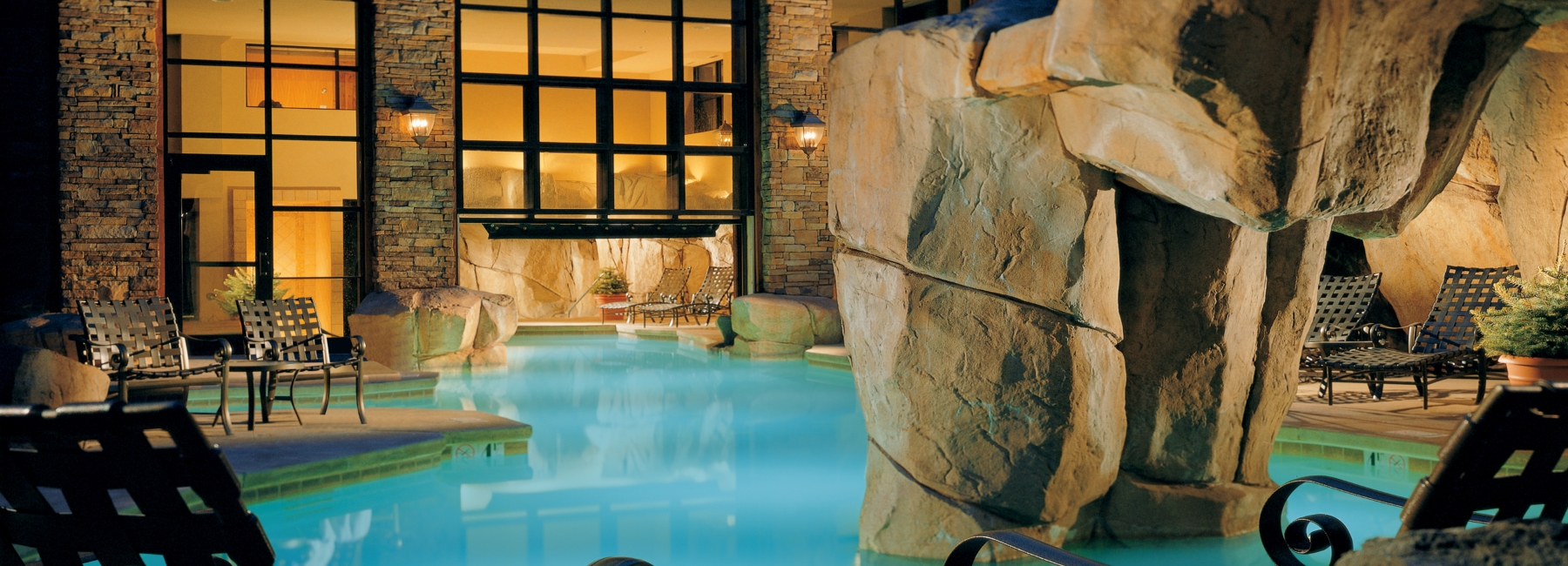 Jackson Wyoming Hotels with Pools | Snake River Lodge & Spa